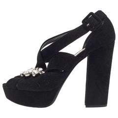 Miu Miu Black Suede Crystal Embellished Platform Sandals Size 40 (Sandales à plateforme en daim noir ornées de cristaux)