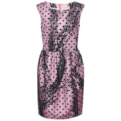 Moschino Couture - Robe fourreau sans manches en satin imprimé rose et tulle à pois M