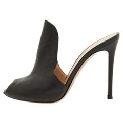 Gianvito Rossi, pelle nera, Alise Peep Toe Mules, misura 37.5