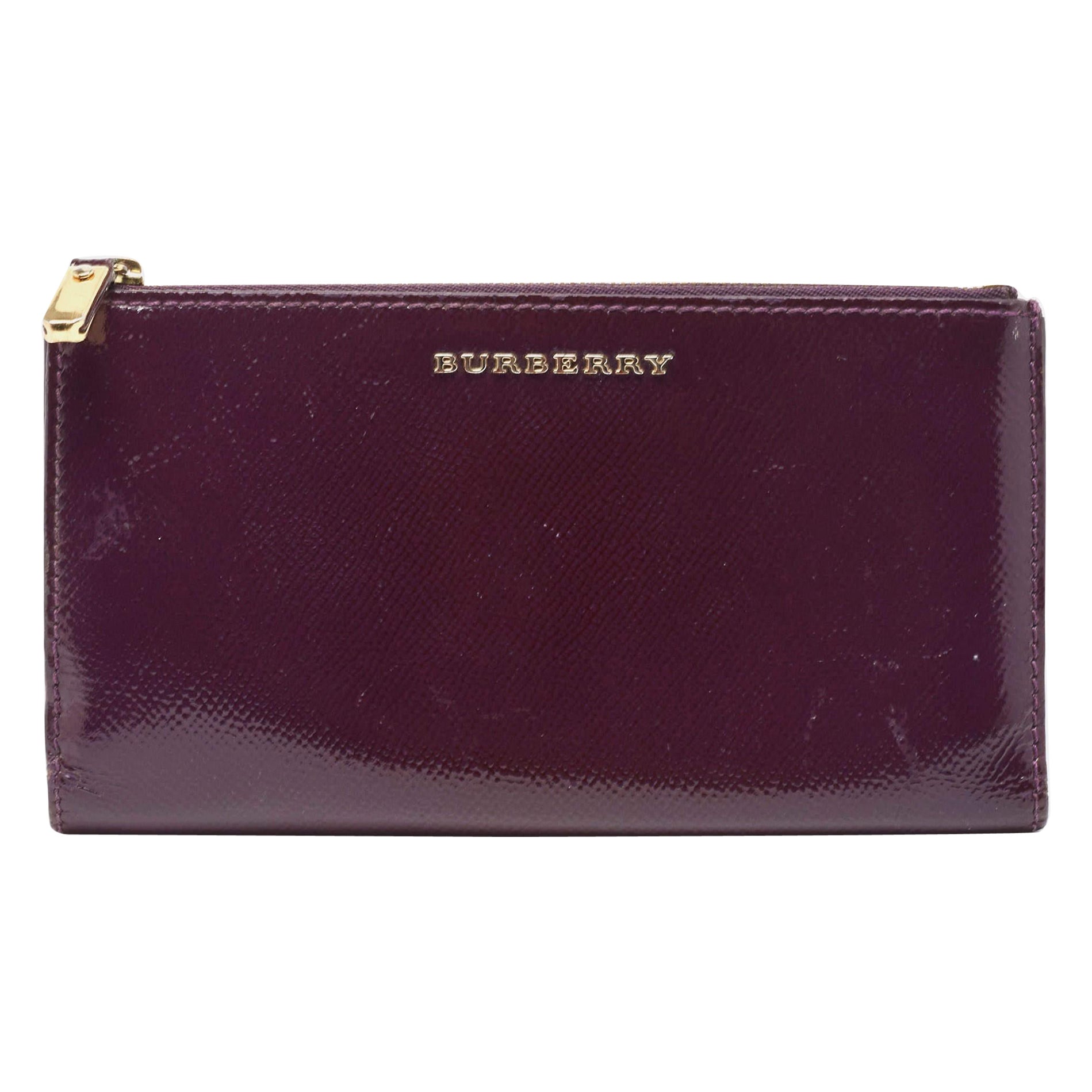 Cartera Bifold con cremallera de charol morado Burberry
