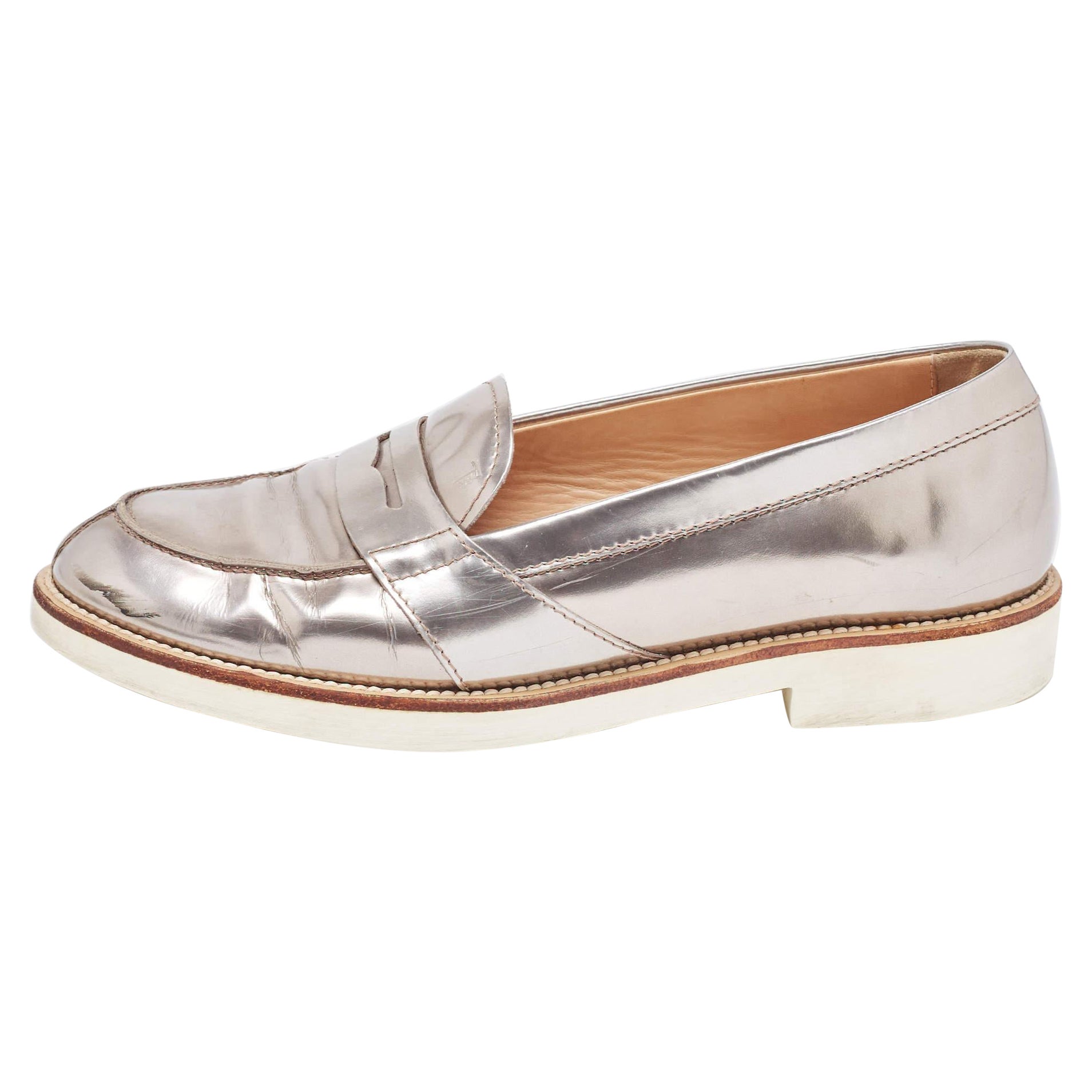 Tod's Metallic Silver Leather Penny Loafers Taglia 37 in vendita