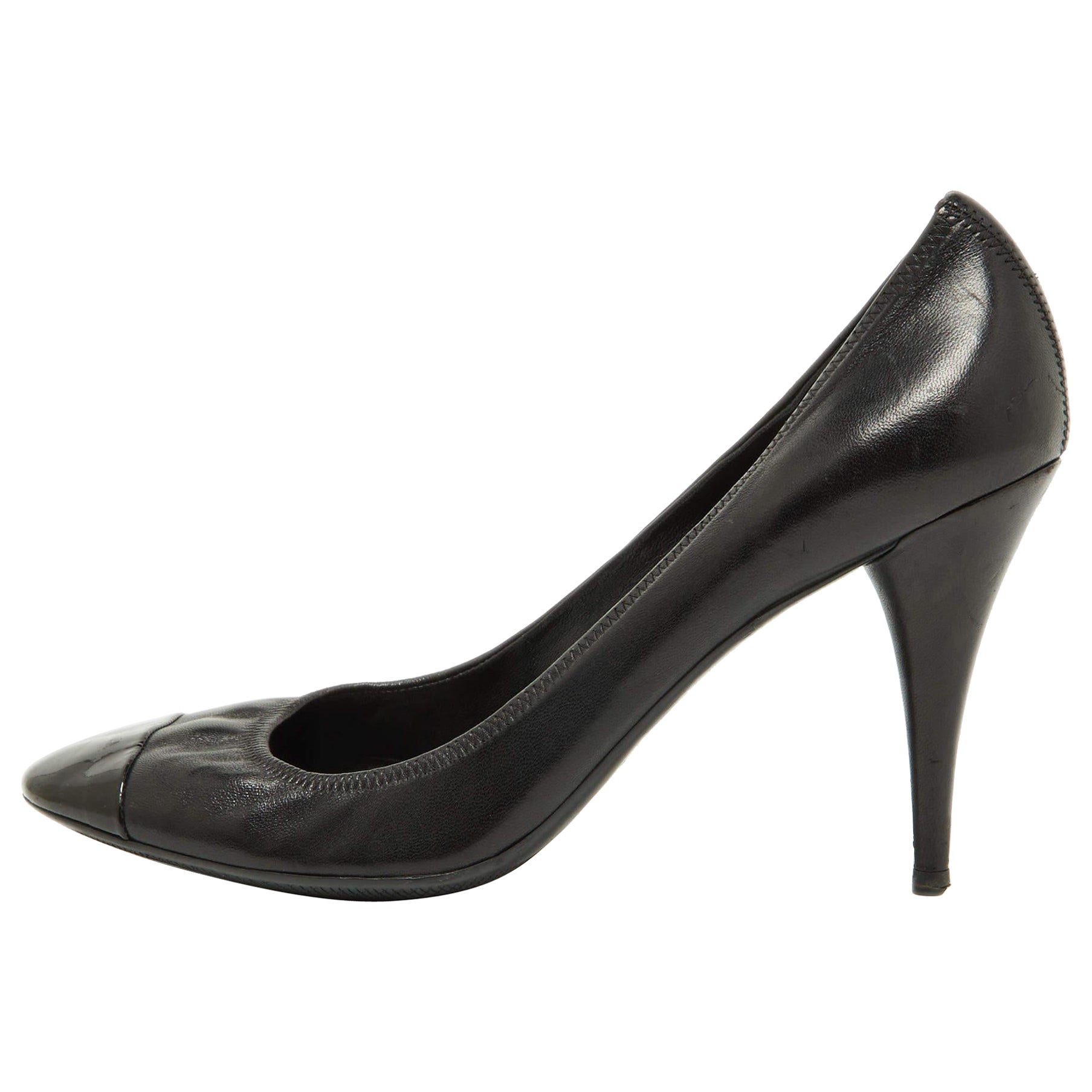 Prada Sport Schwarze Cap Toe Pumps aus Leder und Lackleder Größe 40