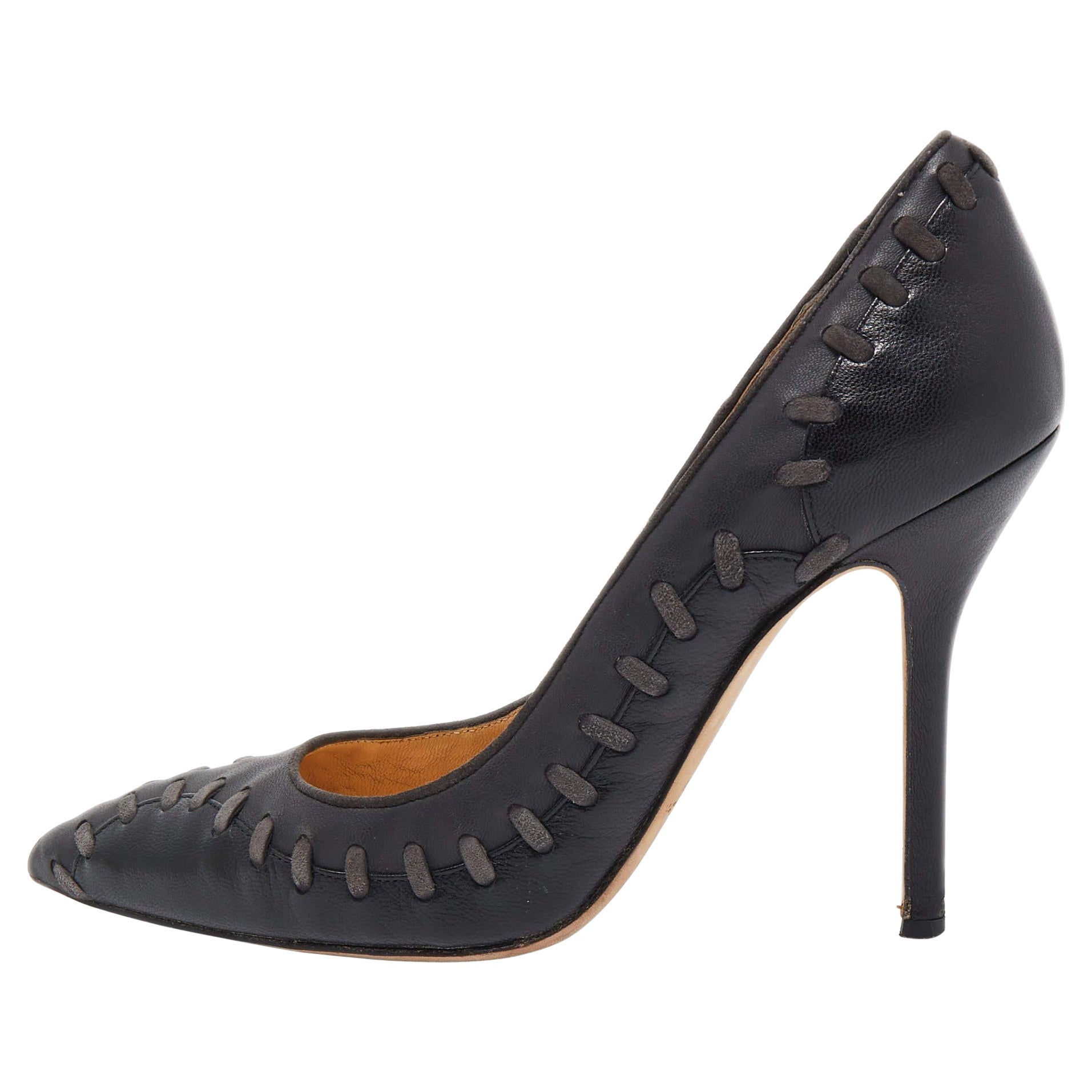 Oscar de la Renta Black Leather Pointed Toe Pumps Size 38 For Sale