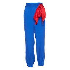 Valentino - Joggers rouges avec cravate contrastée en soie bleue, taille M