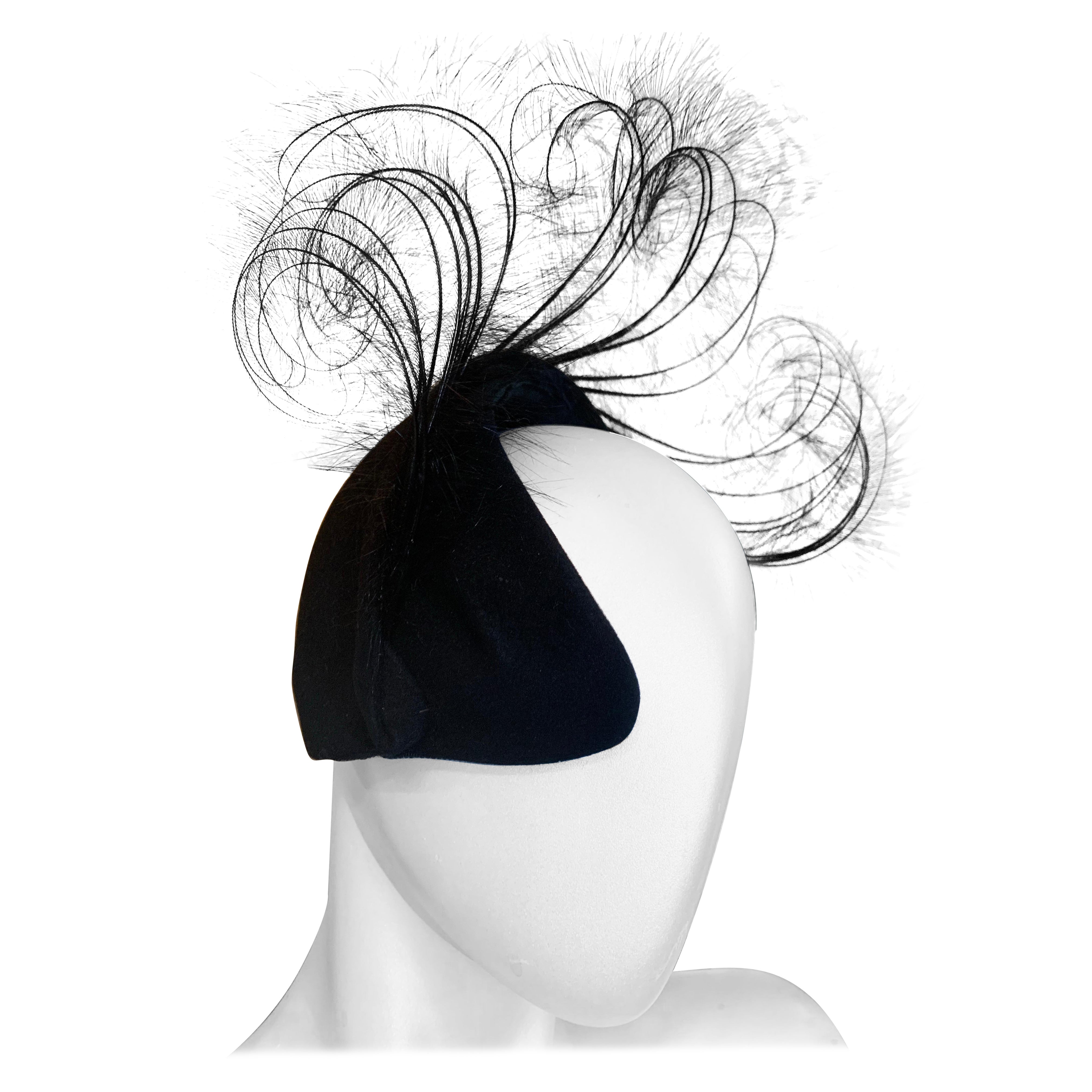 1950s Spectacular Black Felt Capulet Hat w Dramatic Curled Egret Feather Spray For Sale