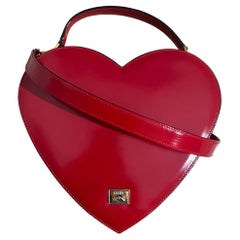 1990's Moschino Vintage Red Leather Heart Bag gesehen bei The Nanny