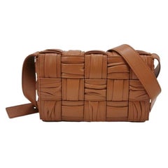 Bolso Crossbody Bottega Veneta Brick Cassette Pequeño de piel marrón tostado