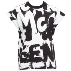 ALEXANDER MCQUEEN 2021 Schwarzweißes kastenförmiges Oberteil aus Baumwolle mit Graffiti-Bürsten IT36 XXS
