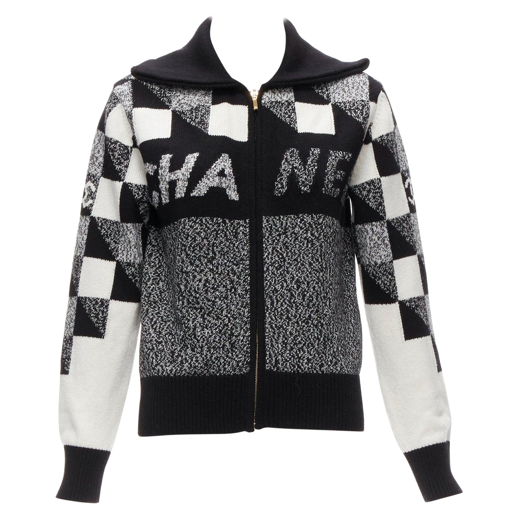 CHANEL 100% cashmere graphic CC logo black white cardigan FR34 XS For Sale