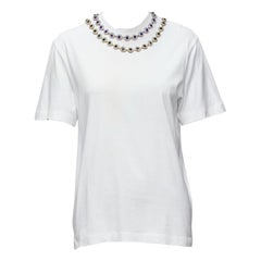 Christopher Kane, tshirt in cotone bianco con collana tromp loeil e strass M.