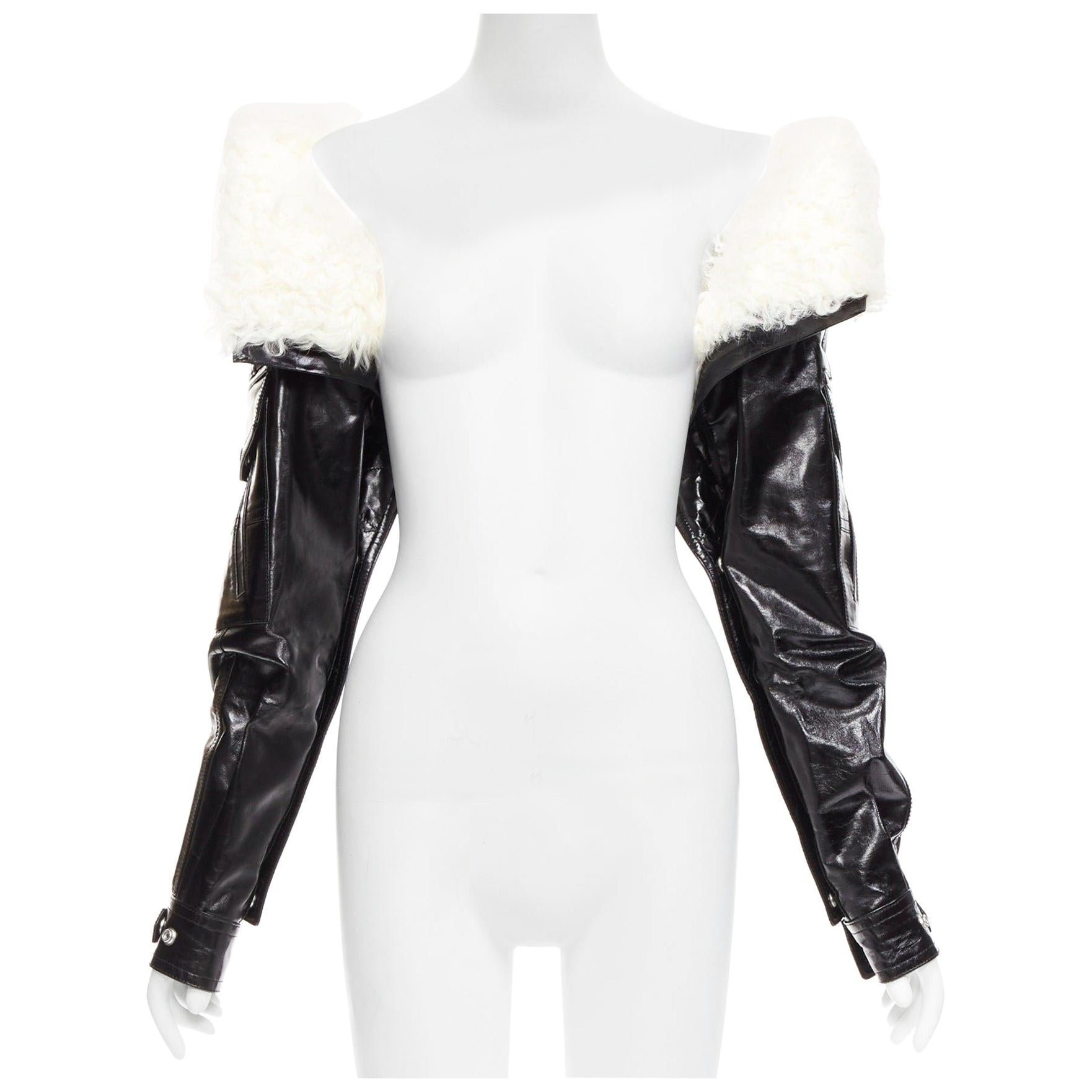 Seltene SAINT LAURENT Laufsteg-foldover-Ärmel aus schwarzem Leder und weißem Shearling im Angebot
