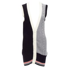 THOM BROWNE längliche Weste aus Merinowolle mit Kabelmuster aus Irland IT40 S