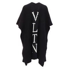 VALENTINO VLTN Schwarze Poncho-Strickjacke aus 100 % virgin Wolle mit Logo auf der Rückseite M