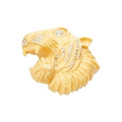 GUCCI ALESSANDRO MICHELE Broche cabeza de tigre de cristal de resina marfil Runway
