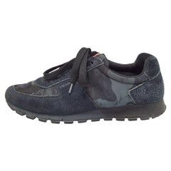 Prada Schwarze Turnschuhe aus Wildleder und Segeltuch mit Schnürung Größe 43