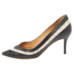 Salvatore Ferragamo - Escarpins à bout pointu en cuir texturé noir/blanc - Taille 38,5