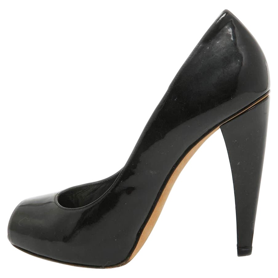 Stuart Weitzman Plataforma de charol negro Bombas de punta redonda Talla 39.5
