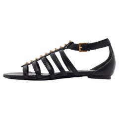 Alexander McQueen Sandalias planas de piel negra con tachuelas talla 38