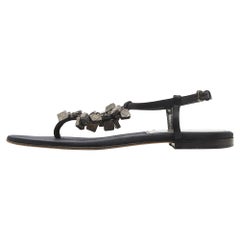 Burberry Black Satin Embellished Thong Flat Sandals Size 39 (sandales plates avec ornements)