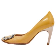Roger Vivier Beige Patent Leather Metal Logo Round toe Pumps Size 35
