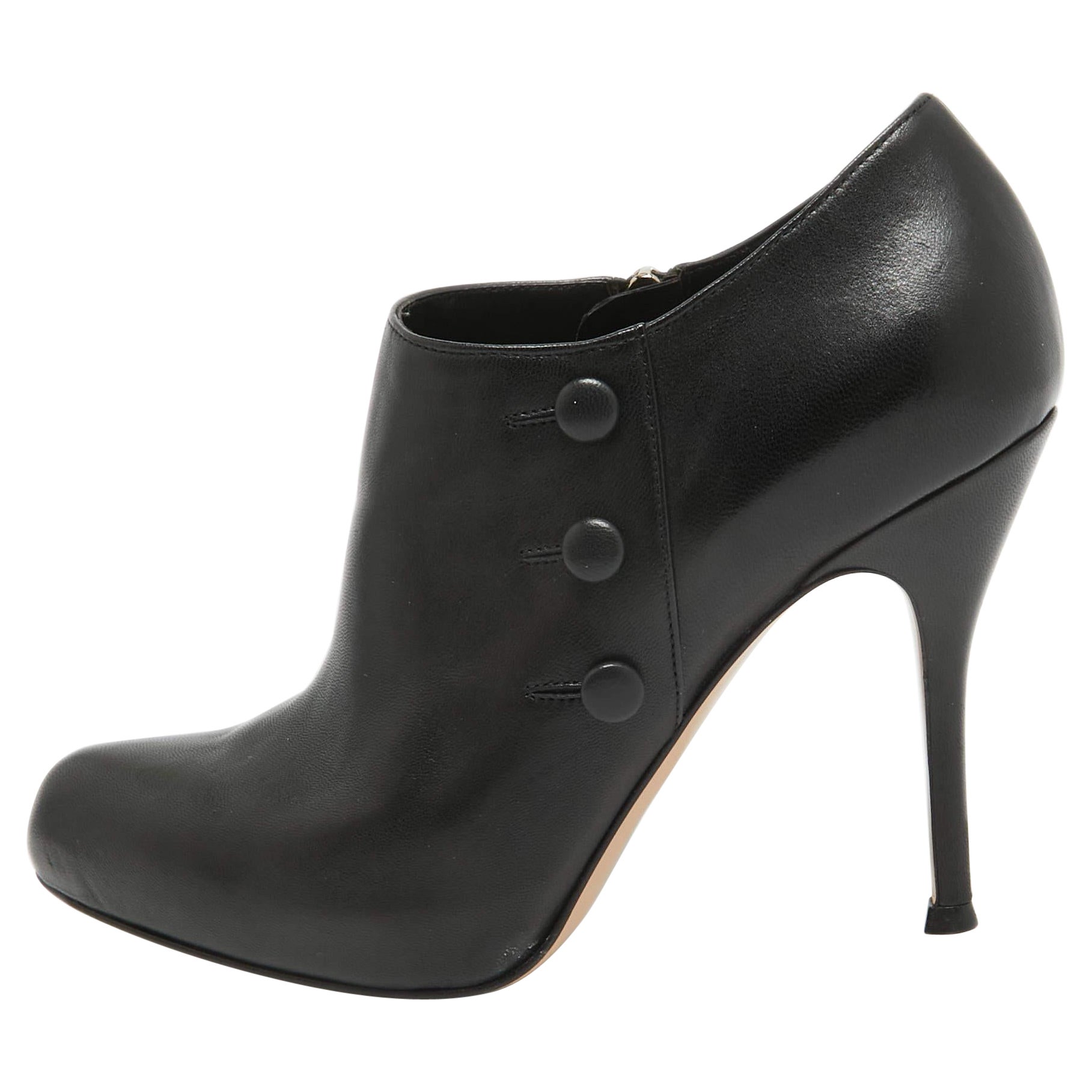 Gianvito Rossi Black Leather Ankle Booties Size 36.5 For Sale
