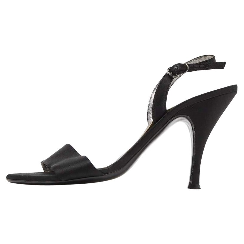 Salvatore Ferragamo Schwarze Satin-Sandalen mit Knöchelriemen Größe 38,5