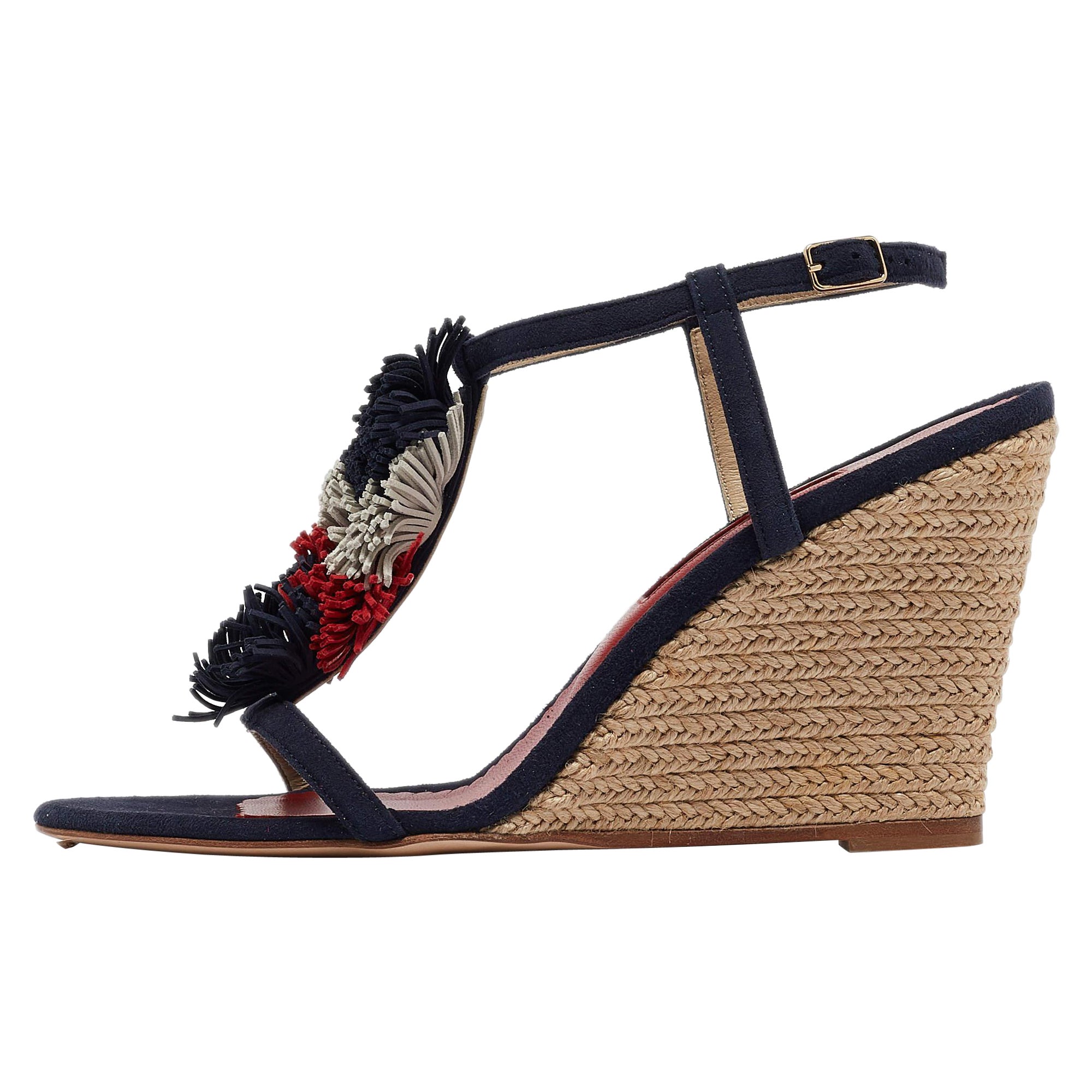 Carolina Herrera Sandales compensées à pompons en daim bleu marine CH, taille 37