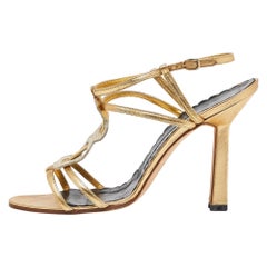 Sandales à lanières Manolo Blahnik en cuir gaufré or, taille 39,5