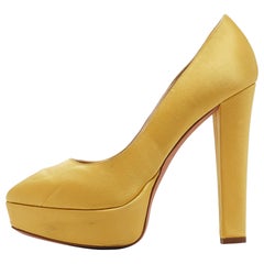 Alexander McQueen Gelbe Satin Peep Toe Pumps Größe 39,5