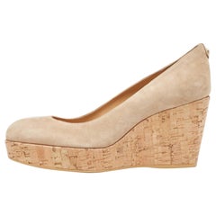 Stuart Weitzman Bombas con cuña y plataforma de corcho en ante beige Talla 41