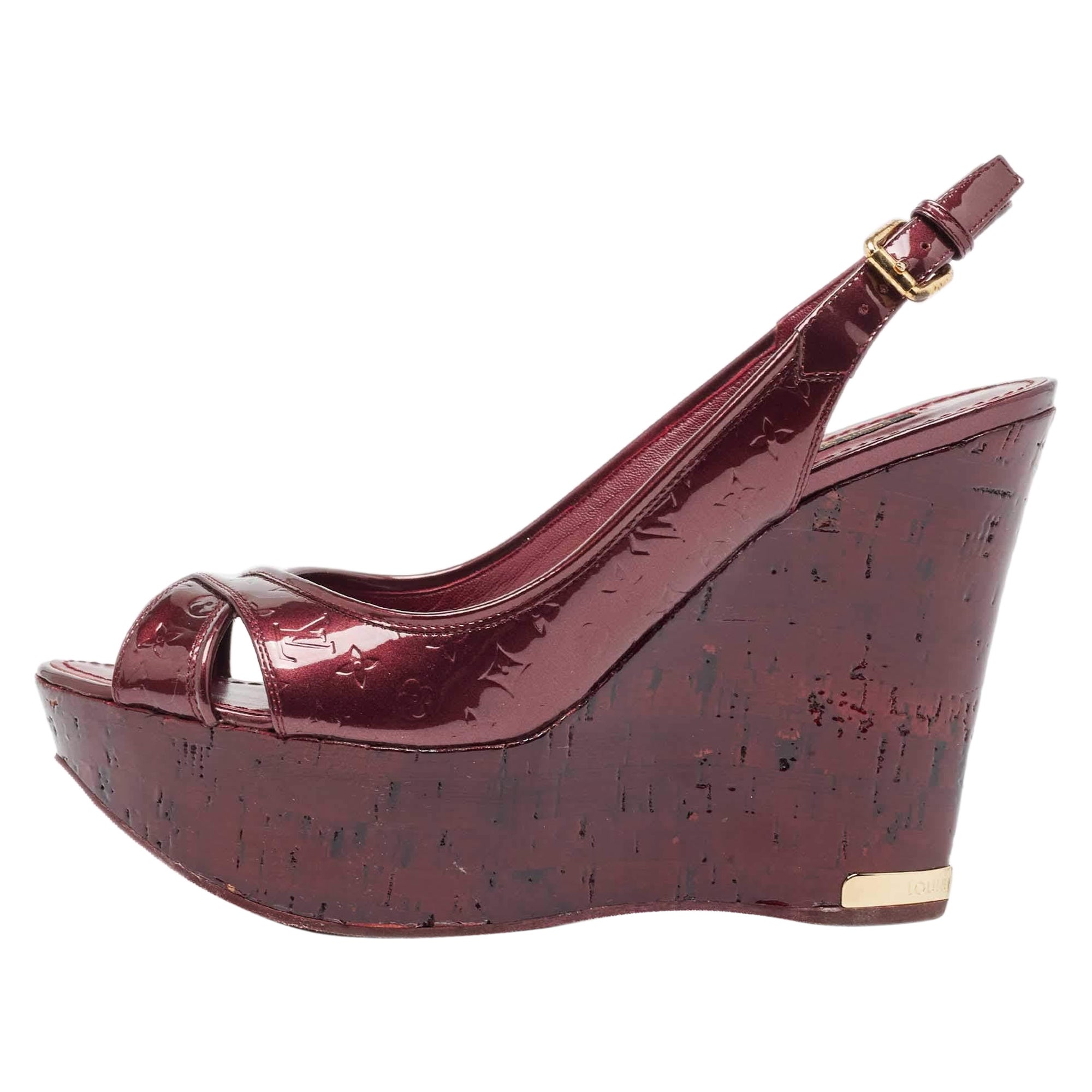 Louis Vuitton Amarante Monogramm Vernis Pantheon Keilsandalen Größe 39