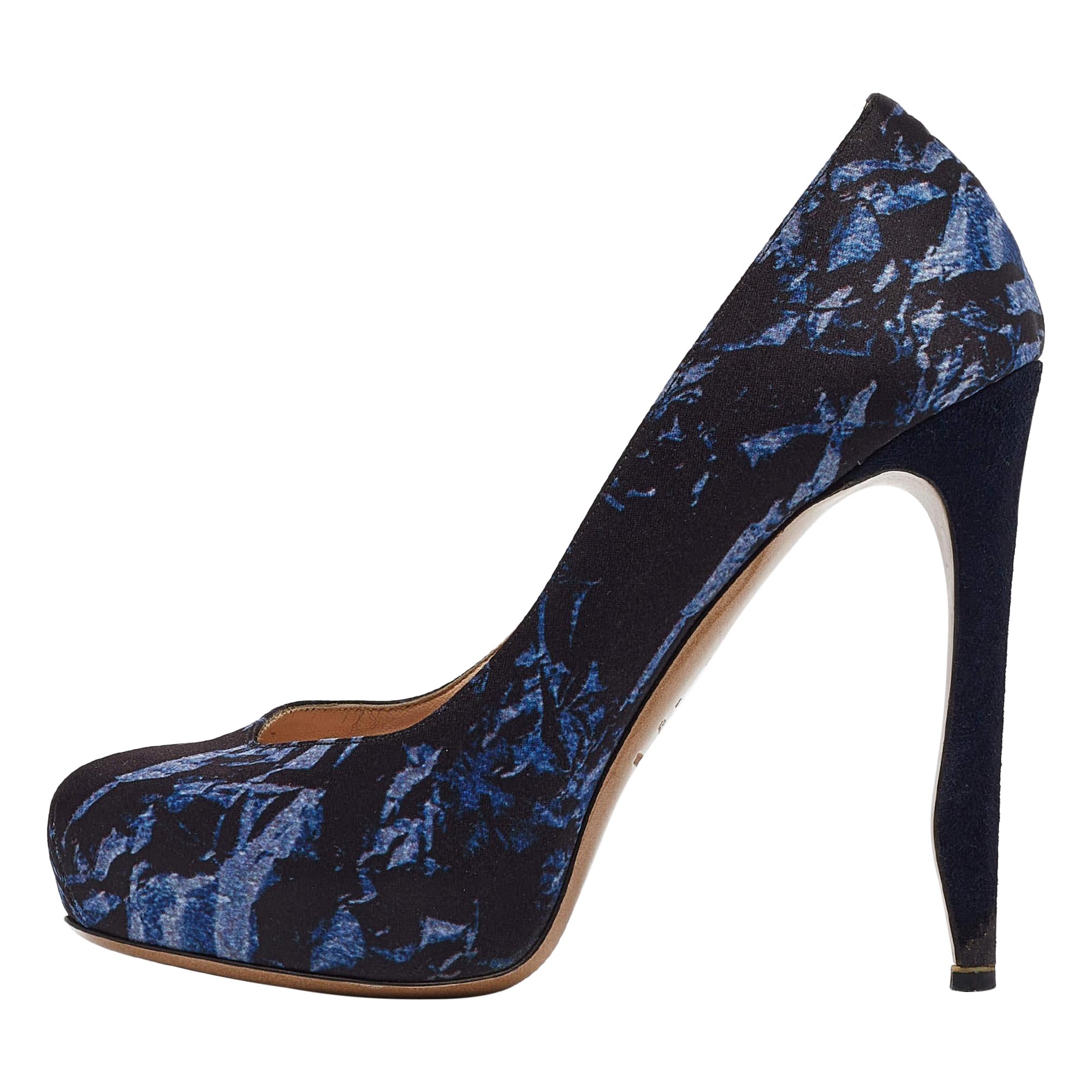Nicholas Kirkwood Navy Blue Print Satin Platform Pumps Size 37.5 For Sale
