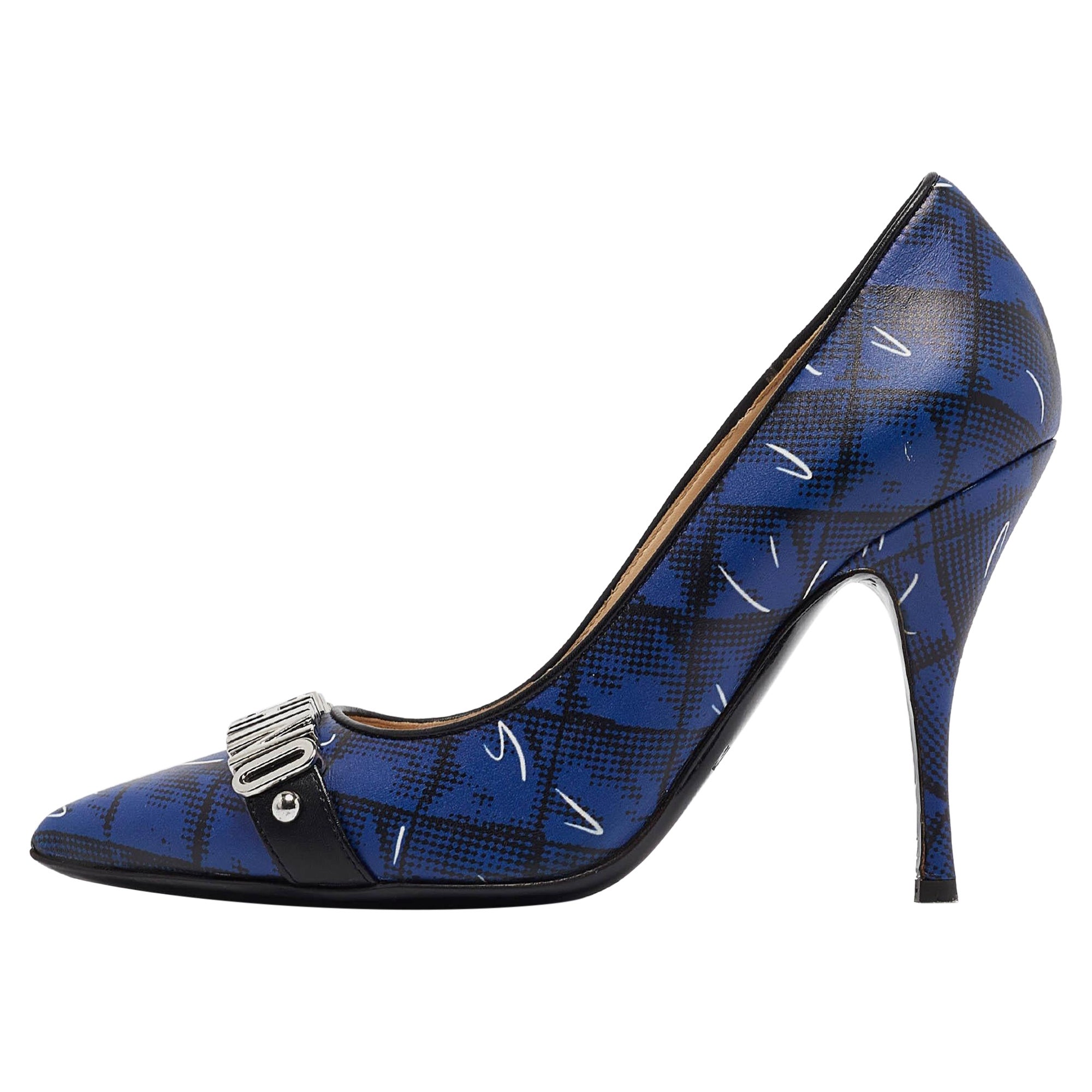 Moschino Blue Printed Leather Logo Buckle Pointed Toe Pumps Size 36 For Sale