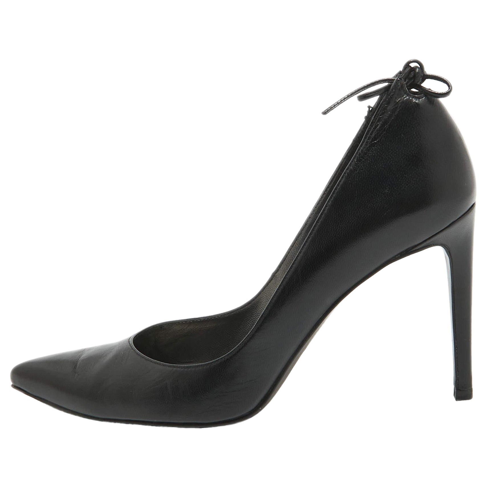 Stuart Weitzman - Escarpins à bout pointu en cuir noir avec nœud - Taille 40 en vente