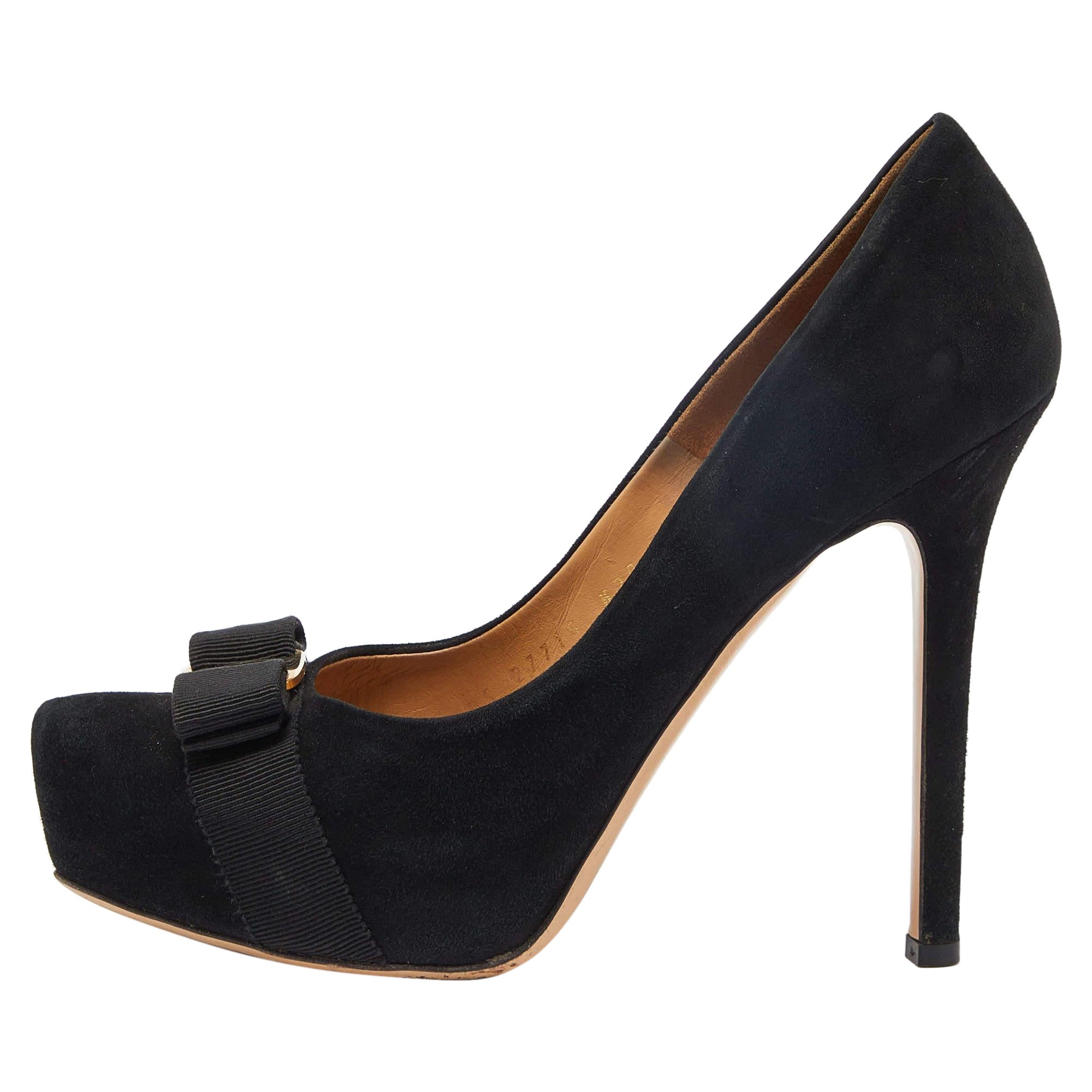 Salvatore Ferragamo Black Suede Carla Vara Bow Pumps Size 38 For Sale