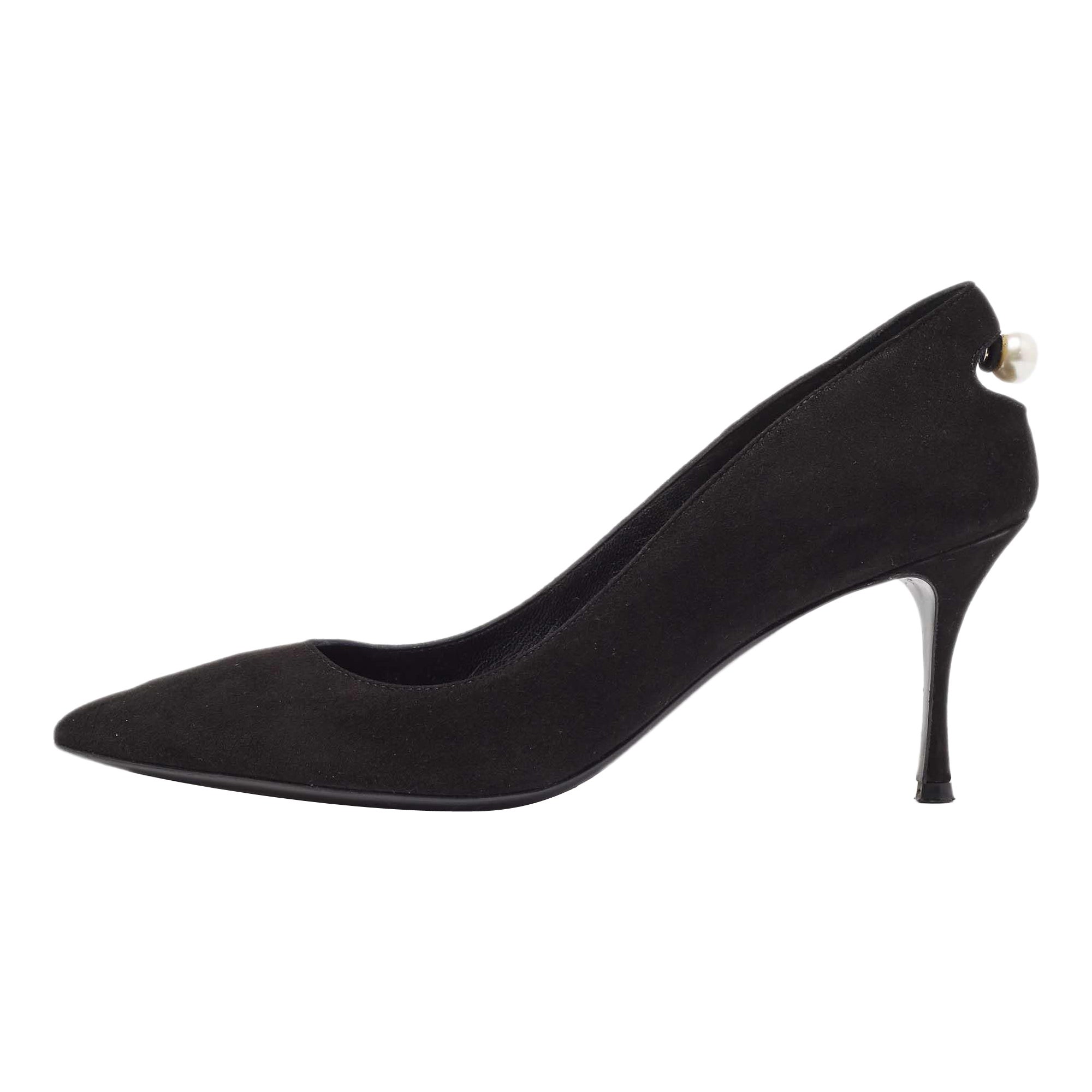 Nicholas Kirkwood Black Suede Faux Pearl Detail Pumps Size 38 For Sale