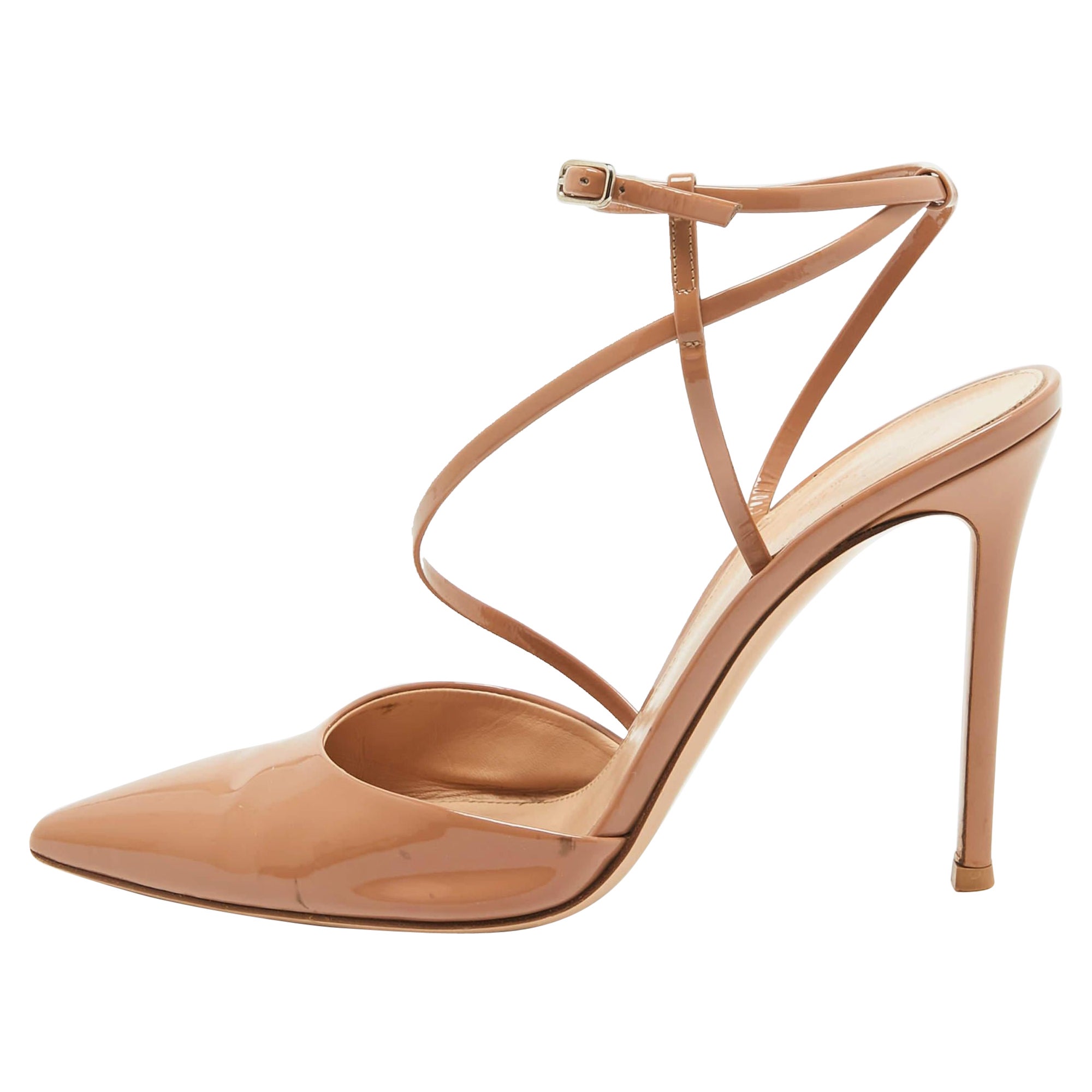 Gianvito Rossi Beige Patent Leather Ankle Strap Pumps Size 39.5 For Sale