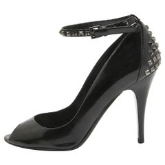 Burberry Black Patent Stud Peep Toe Pumps Talla 40