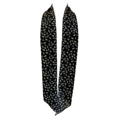 Corbata azul Yves Saint Laurent.