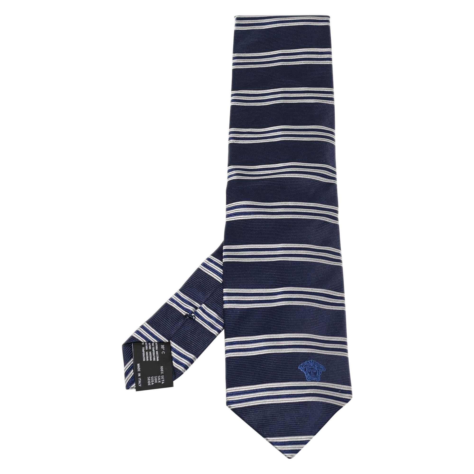 Versace - Cravate en soie rayée bleu marine