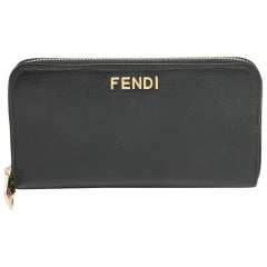 Fendi Portafoglio continentale con zip e logo in pelle nera