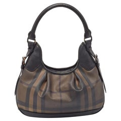 Burberry Hobo Brooklyn en PVC et cuir à carreaux fumés