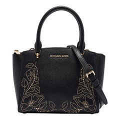 Michael Kors Marineblaue Ledertasche mit Nieten aus Leder von Ellis