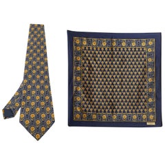 Lanvin carré de poche et cravate en satin bleu marine à imprimé floral