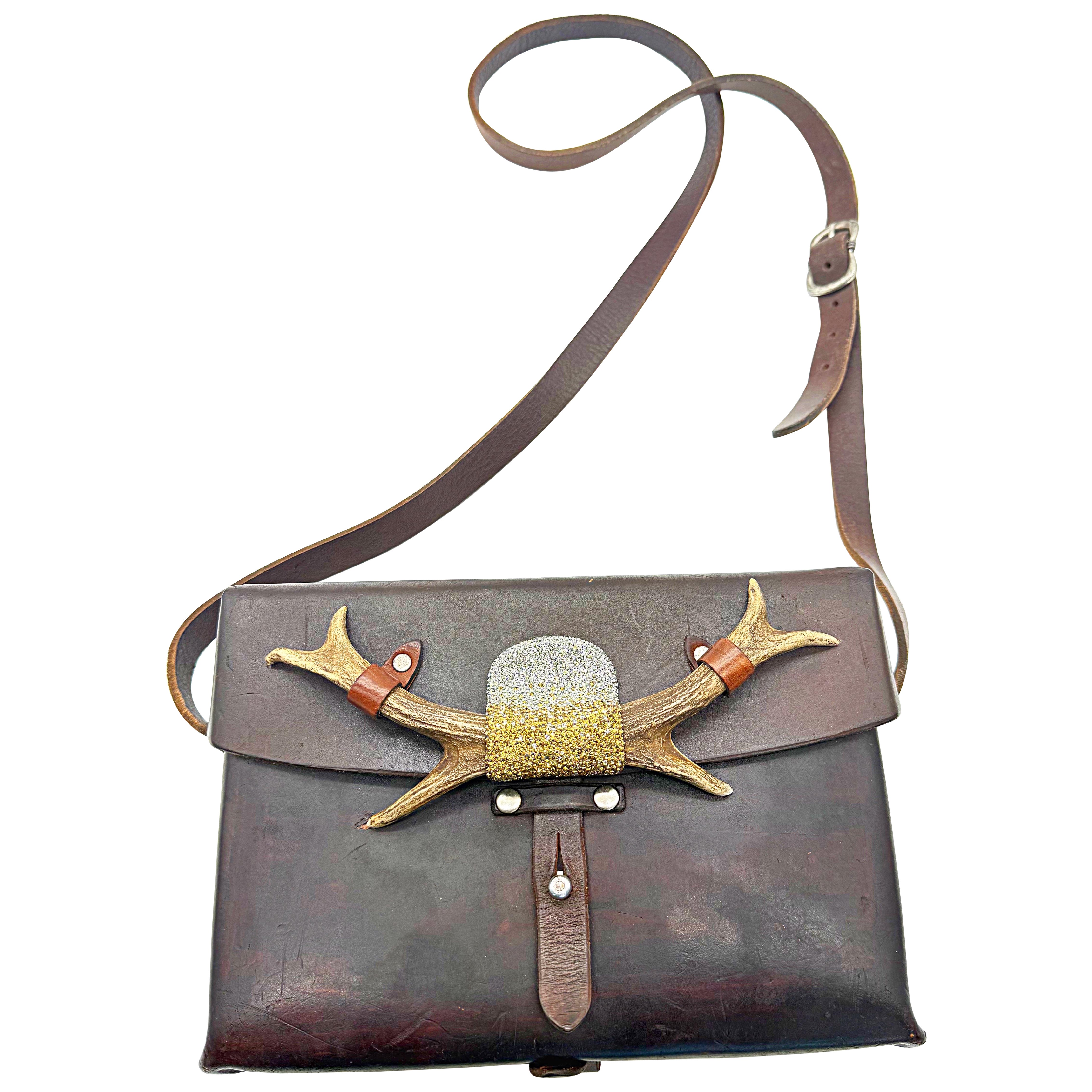 Bolso cruzado Swarovski único en su especie de cuero marrón reciclado Vintage Swiss Ammo en venta