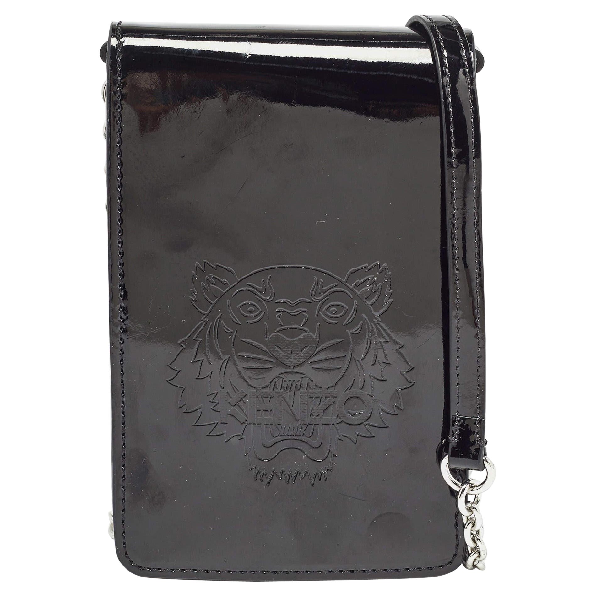 Bolso cruzado con solapa de charol repujado con cabeza de tigre negro Kenzo en venta
