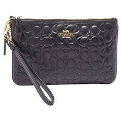 Pochette de poignet en cuir gaufré Signature Black de Coach