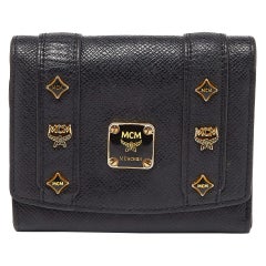 MCM Schwarzes Leder Nieten Charm Trifold Wallet