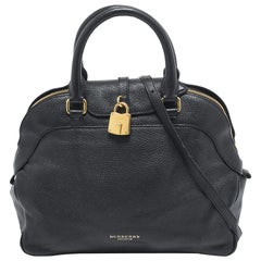 Burberry Schwarze Leder- Padlock-Klappentasche mit Klappe
