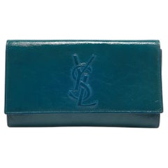 Pochette Belle De Jour in pelle verniciata color verde acqua di Yves Saint Laurent